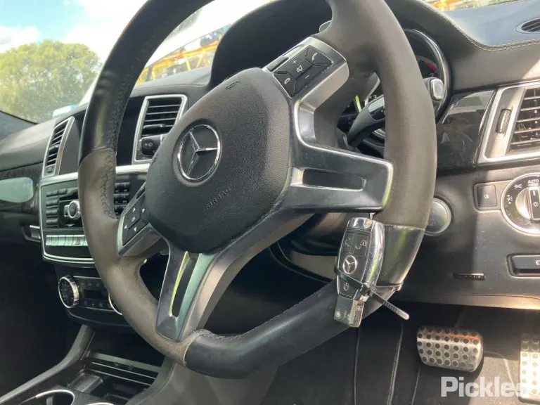 2014 Mercedes-Benz M-Class Damaged VIN WDC1660742A389719 – dashboard 2014 Mercedes-Benz M-Class Damaged VIN WDC1660742A389719 – dashboard