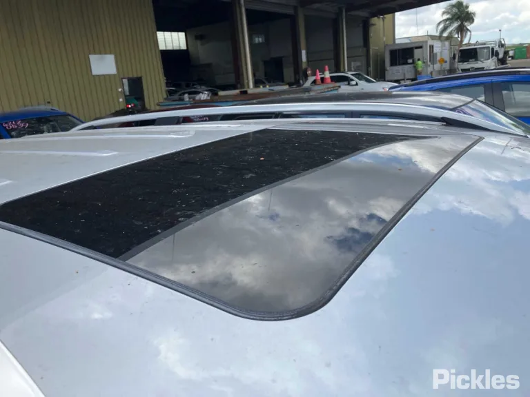 2014 Mercedes-Benz M-Class Damaged VIN WDC1660742A389719 – engine bay 2014 Mercedes-Benz M-Class Damaged VIN WDC1660742A389719 – engine bay