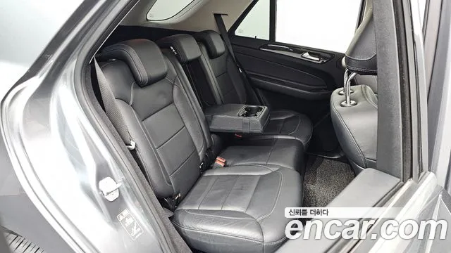 2017 Mercedes-Benz GLE-Class W166 GLE350 d 4MATIC Sold VIN WDCDA2EB6HA912846 – interior seats
