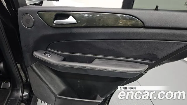2017 Mercedes-Benz GLE-Class W166 GLE350 d 4MATIC Sold VIN WDCDA2EB8HA907986 – interior seats 2017 Mercedes-Benz GLE-Class W166 GLE350 d 4MATIC Sold VIN WDCDA2EB8HA907986 – interior seats
