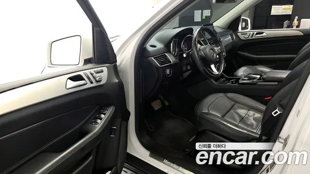2018 Mercedes-Benz GLE-Class W166 GLE350 d 4MATIC Sold VIN WDCDA2EB8JB114123 – interior seats 2018 Mercedes-Benz GLE-Class W166 GLE350 d 4MATIC Sold VIN WDCDA2EB8JB114123 – interior seats