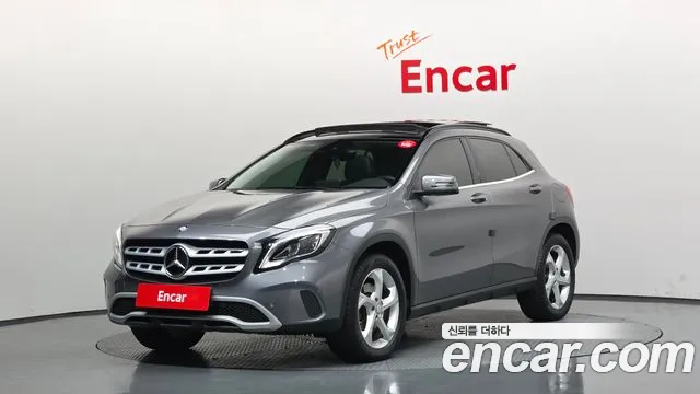 2018 Mercedes-Benz GLA-Class X156 GLA220 Sold VIN WDCTG4FB0JJ378835 – interior seats 2018 Mercedes-Benz GLA-Class X156 GLA220 Sold VIN WDCTG4FB0JJ378835 – interior seats