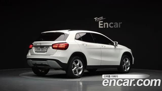 2019 Mercedes-Benz GLA-Class X156 GLA220 Sold VIN WDCTG4FB5KJ553937 – interior seats 2019 Mercedes-Benz GLA-Class X156 GLA220 Sold VIN WDCTG4FB5KJ553937 – interior seats