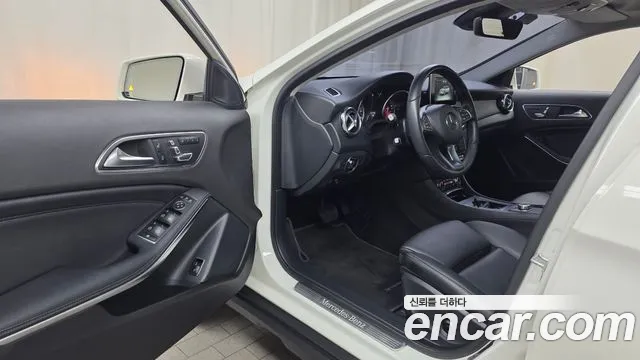 2018 Mercedes-Benz GLA-Class X156 GLA220 Sold VIN WDCTG4FB9JJ457341 – exterior detail 2018 Mercedes-Benz GLA-Class X156 GLA220 Sold VIN WDCTG4FB9JJ457341 – exterior detail