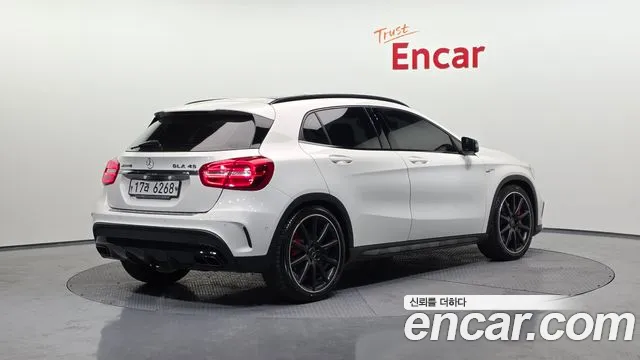 2017 Mercedes-Benz GLA-Class X156 GLA45 AMG 4MATIC Sold VIN WDCTG5CB6HJ357122 – interior seats