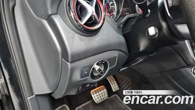 2019 Mercedes-Benz GLA-Class X156 GLA45 AMG 4MATIC Sold VIN WDCTG5CB9KJ608853 – interior seats