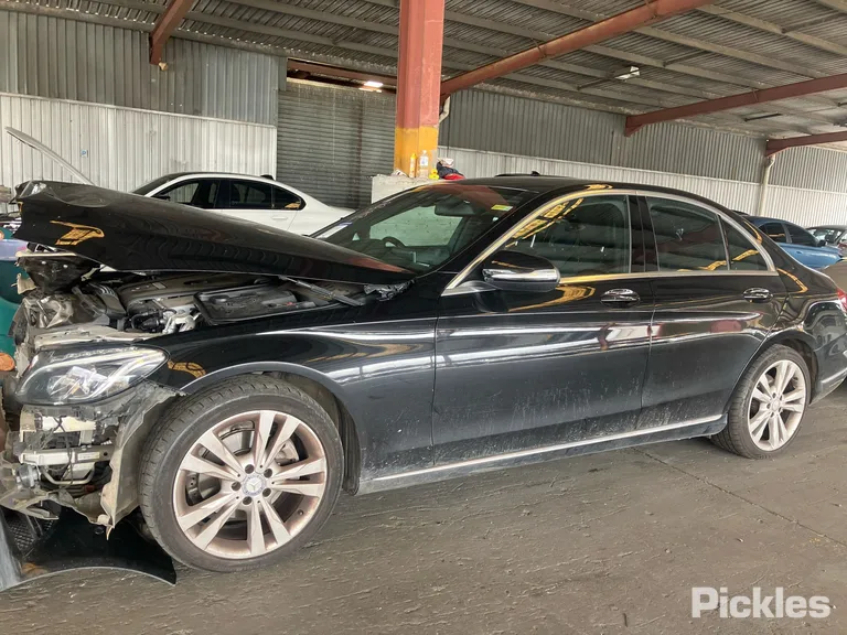 2015 Mercedes-Benz C-Class Used VIN WDD2050422R067911 – dashboard