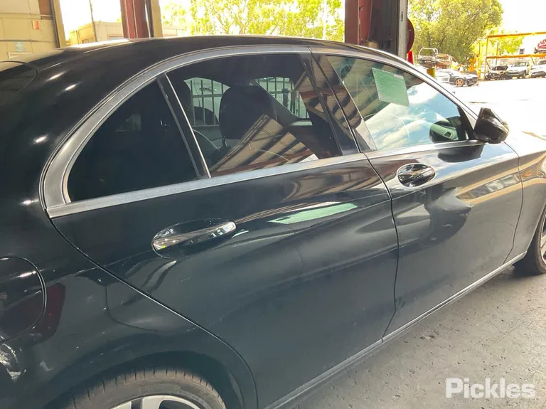 2018 Mercedes-Benz C-Class VIN WDD2050832R447831
