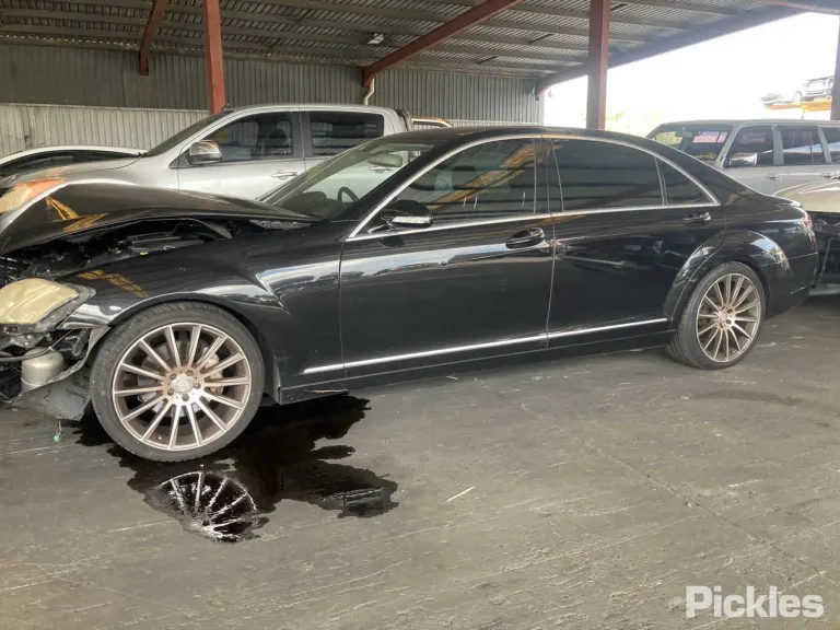 2006 Mercedes-Benz S350 Damaged VIN WDD2211562A075795 – undercarriage