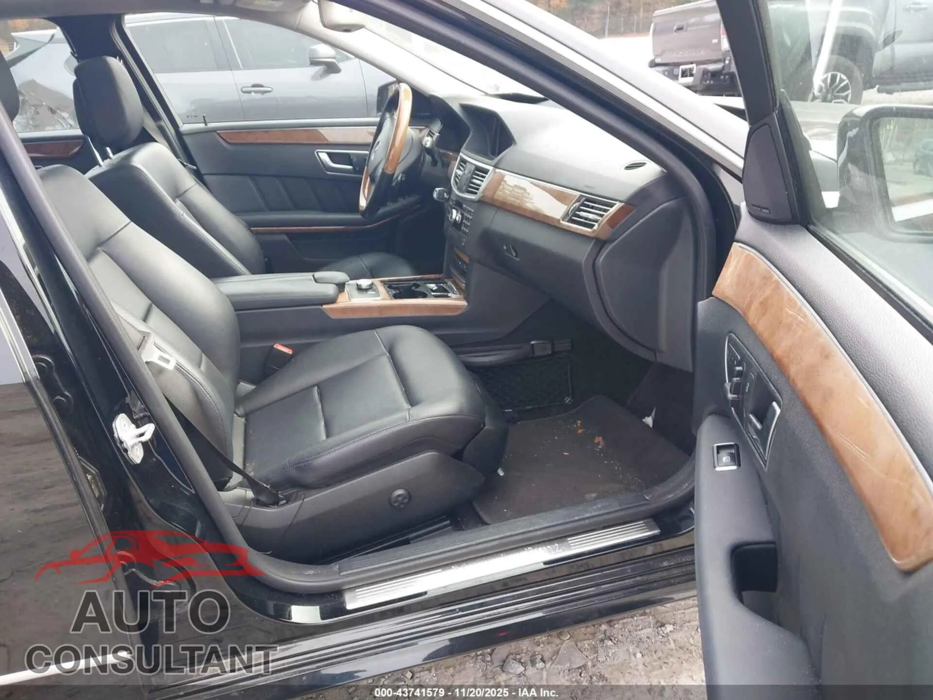2013 MERCEDES-BENZ E 350 Damaged VIN WDDHF5KB3DA766856 – interior seats