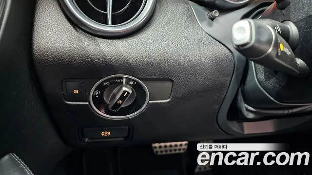 2019 Mercedes-Benz SLC-Class R172 SLC250 Sold VIN WDDPK3FA3KF162110 – interior seats