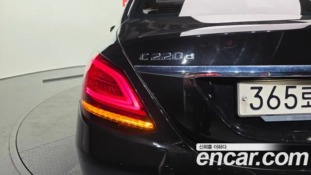 2019 Mercedes-Benz C-Class W205 C220 d Avantgarde Sold VIN WDDWF1EB6KR471017 – trunk area 2019 Mercedes-Benz C-Class W205 C220 d Avantgarde Sold VIN WDDWF1EB6KR471017 – trunk area