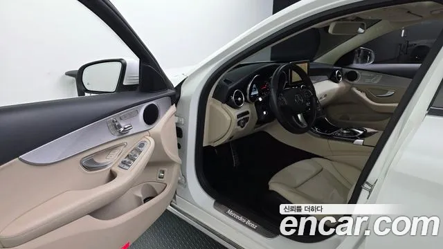 2017 Mercedes-Benz C-Class W205 C200 Avantgarde Sold VIN WDDWF4CB6HF523163 – exterior detail