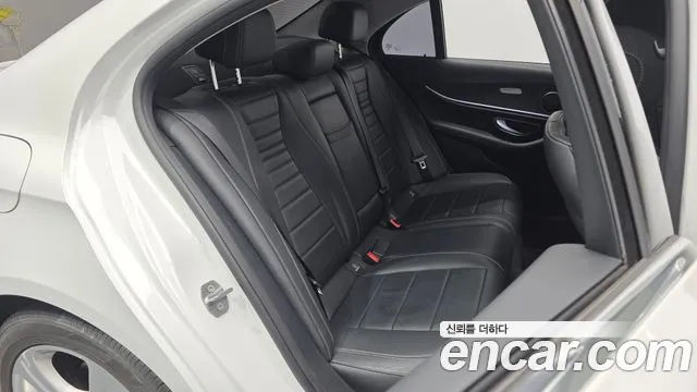 2017 Mercedes-Benz E-Class W213 E220d Avantgarde Sold VIN WDDZF0EB0HA155790 – interior seats