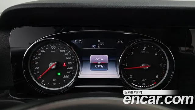 2017 Mercedes-Benz E-Class W213 E220d Avantgarde Sold VIN WDDZF0EB0HA155790 – trunk area