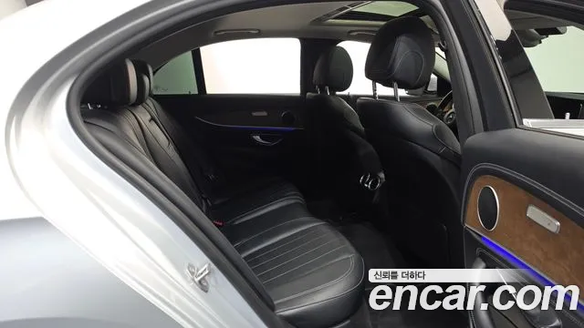 2017 Mercedes-Benz E-Class W213 E220d Exclusive Sold VIN WDDZF0EB1HA291877 – trunk area 2017 Mercedes-Benz E-Class W213 E220d Exclusive Sold VIN WDDZF0EB1HA291877 – trunk area
