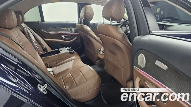 2019 Mercedes-Benz E-Class W213 E220d Avantgarde Sold VIN WDDZF0EB1KA578496 – side profile