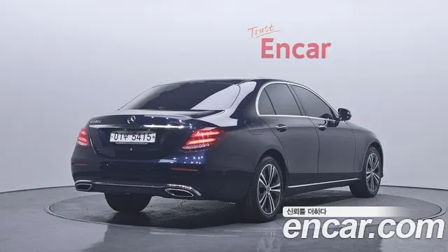 2019 Mercedes-Benz E-Class W213 E220d Avantgarde Sold VIN WDDZF0EB1KA578496 – engine bay