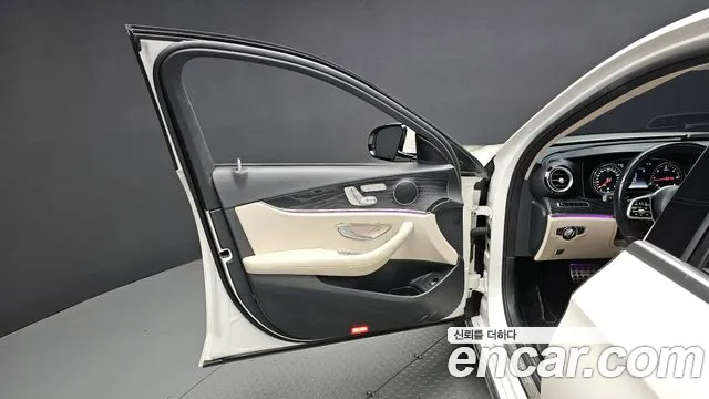 2019 Mercedes-Benz E-Class W213 E220d Avantgarde Sold VIN WDDZF0EB1KA606815 – exterior detail