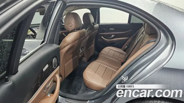 2019 Mercedes-Benz E-Class W213 E220d Avantgarde Sold VIN WDDZF0EB2KA500499 – trunk area