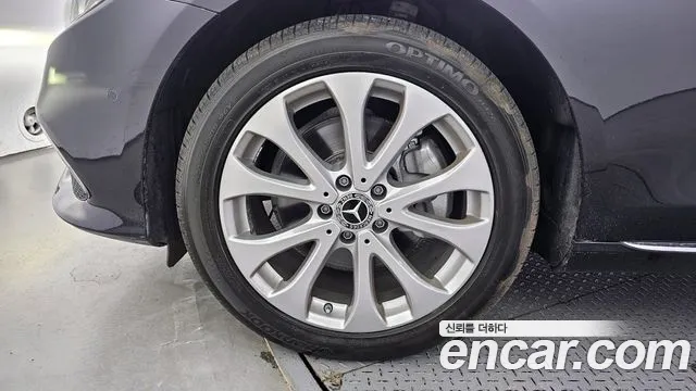 2019 Mercedes-Benz E-Class W213 E220d Exclusive Sold VIN WDDZF0EB4KA696199 – engine bay 2019 Mercedes-Benz E-Class W213 E220d Exclusive Sold VIN WDDZF0EB4KA696199 – engine bay