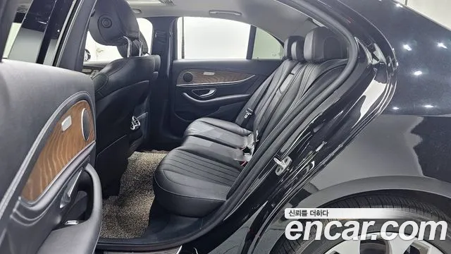 2019 Mercedes-Benz E-Class W213 E220d Exclusive Sold VIN WDDZF0EB4KA696199 – trunk area 2019 Mercedes-Benz E-Class W213 E220d Exclusive Sold VIN WDDZF0EB4KA696199 – trunk area