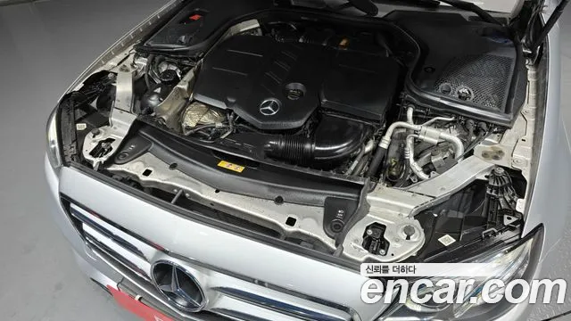 2018 Mercedes-Benz E-Class W213 E220d Avantgarde Sold VIN WDDZF0EB5JA316933 – side profile