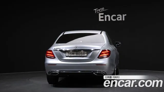 2018 Mercedes-Benz E-Class W213 E220d Avantgarde Sold VIN WDDZF0EB5JA316933 – dashboard