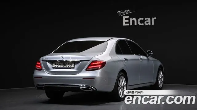 2018 Mercedes-Benz E-Class W213 E220d Avantgarde Sold VIN WDDZF0EB5JA316933 – trunk area