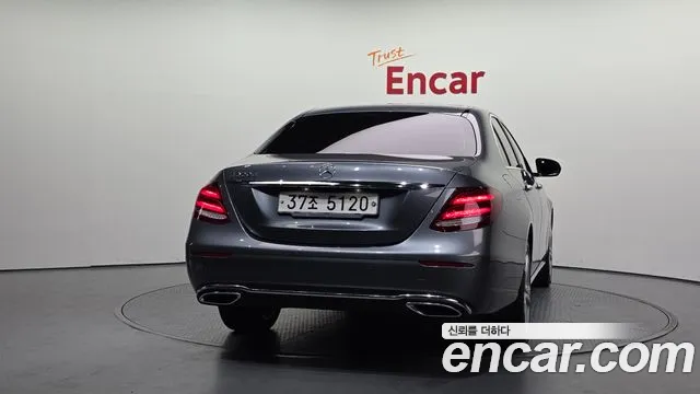 2018 Mercedes-Benz E-Class W213 E220d Avantgarde Sold VIN WDDZF0EB5JA330153 – exterior detail
