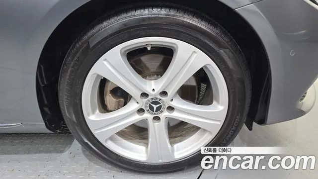 2018 Mercedes-Benz E-Class W213 E220d Avantgarde Sold VIN WDDZF0EB5JA330153 – photo 13