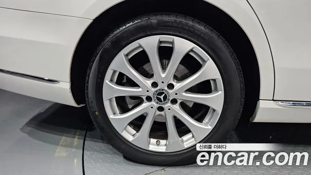 2018 Mercedes-Benz E-Class W213 E220d Exclusive Sold VIN WDDZF0EB6JA418211 – front exterior