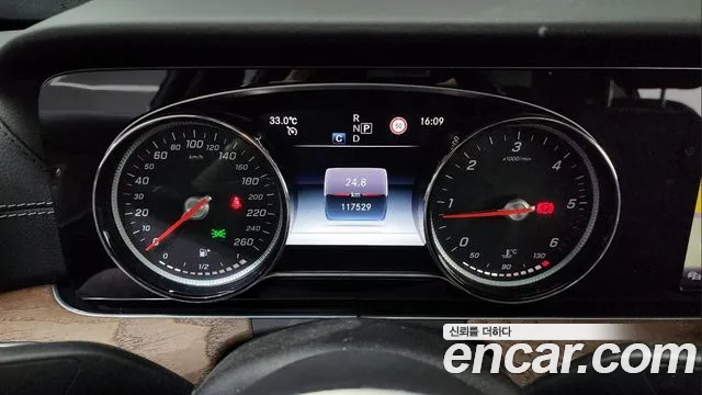 2019 Mercedes-Benz E-Class W213 E220d Exclusive Sold VIN WDDZF0EB8KA614930 – trunk area