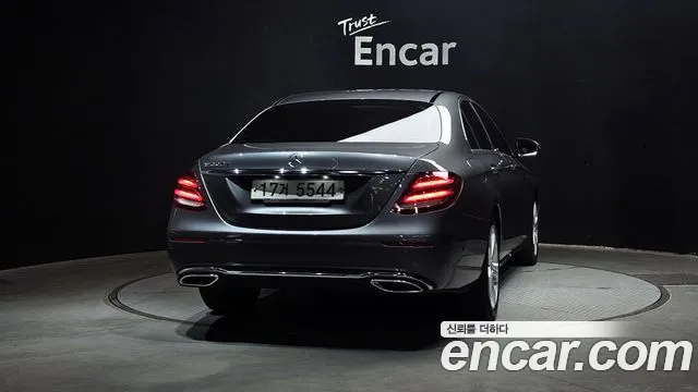 2017 Mercedes-Benz E-Class W213 E220d Avantgarde Sold VIN WDDZF0EBXHA291702 – side profile