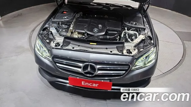 2017 Mercedes-Benz E-Class W213 E220d Avantgarde Sold VIN WDDZF0EBXHA291702 – exterior detail