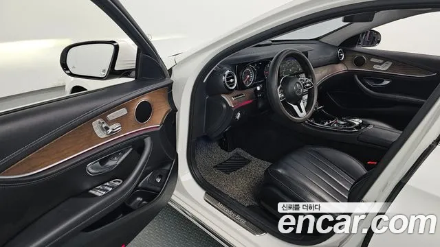 2019 Mercedes-Benz E-Class W213 E220d 4MATIC Exclusive Sold VIN WDDZF0FB1KA521486 – exterior detail
