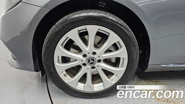 2019 Mercedes-Benz E-Class W213 E220d 4matic Exclusive Sold VIN WDDZF0FB1KA665930 – front exterior