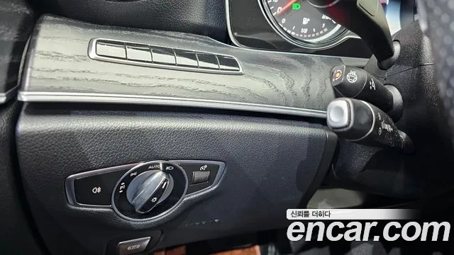 2017 Mercedes-Benz E-Class W213 E220d 4MATIC Avantgarde Sold VIN WDDZF0FB3HA264825 – dashboard