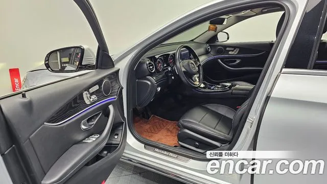 2017 Mercedes-Benz E-Class W213 E220d 4MATIC Avantgarde Sold VIN WDDZF0FB3HA264825 – exterior detail