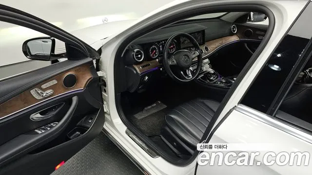 2018 Mercedes-Benz E-Class W213 E220d 4MATIC Exclusive Sold VIN WDDZF0FB3JA476257 – side profile