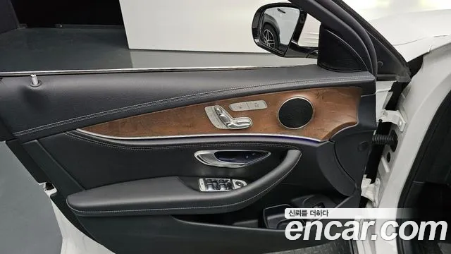 2018 Mercedes-Benz E-Class W213 E220d 4MATIC Exclusive Sold VIN WDDZF0FB3JA476257 – interior seats