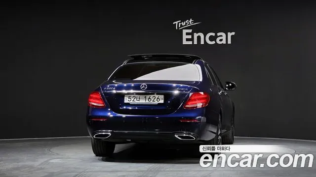2018 Mercedes-Benz E-Class W213 E220d 4MATIC Avantgarde Sold VIN WDDZF0FB5JA476986 – interior seats
