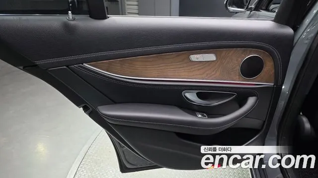 2018 Mercedes-Benz E-Class W213 E220d 4MATIC Exclusive Sold VIN WDDZF0FB6JA447609 – trunk area