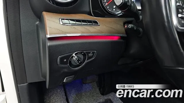 2019 Mercedes-Benz E-Class W213 E220d 4MATIC Exclusive Sold VIN WDDZF0FB7KA556212 – interior seats