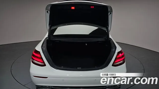 2019 Mercedes-Benz E-Class W213 E220d 4MATIC Exclusive Sold VIN WDDZF0FB7KA556212 – exterior detail
