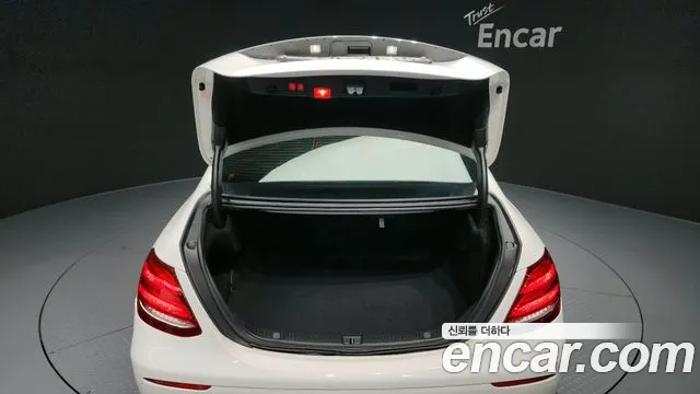 2018 Mercedes-Benz E-Class W213 E200 Avantgarde Sold VIN WDDZF4CB3JA360486 – front exterior