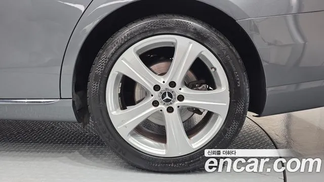 2018 Mercedes-Benz E-Class W213 E200 Avantgarde Sold VIN WDDZF4CB3JA386862 – undercarriage 2018 Mercedes-Benz E-Class W213 E200 Avantgarde Sold VIN WDDZF4CB3JA386862 – undercarriage