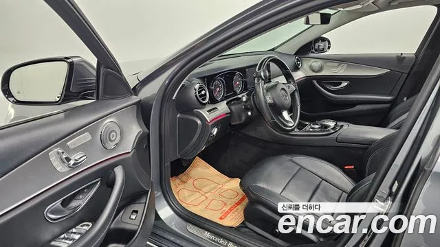 2017 Mercedes-Benz E-Class W213 E200 Avantgarde Sold VIN WDDZF4CB8HA142702 – dashboard