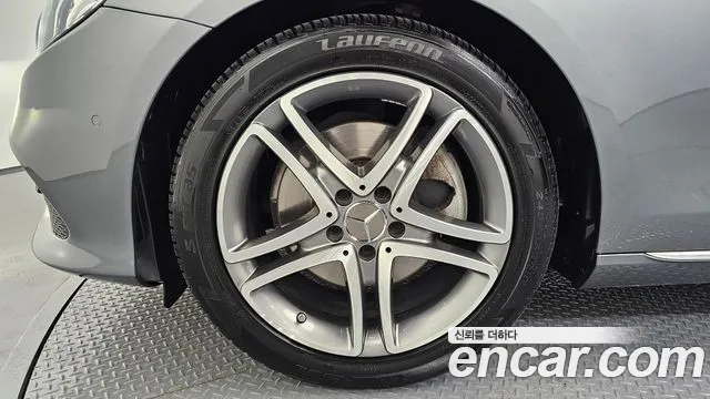 2017 Mercedes-Benz E-Class W213 E200 Avantgarde Sold VIN WDDZF4CB8HA142702 – trunk area