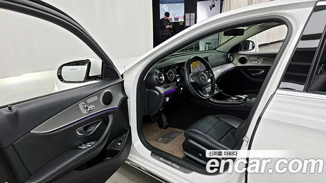2017 Mercedes-Benz E-Class W213 E200 Avantgarde Sold VIN WDDZF4CB9HA129537 – side profile